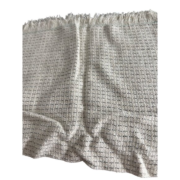 Set Of 4 Woven Holiday Napkins With "Seasons Greetings" Embroidery Fringe Edges - Picture 3 of 3